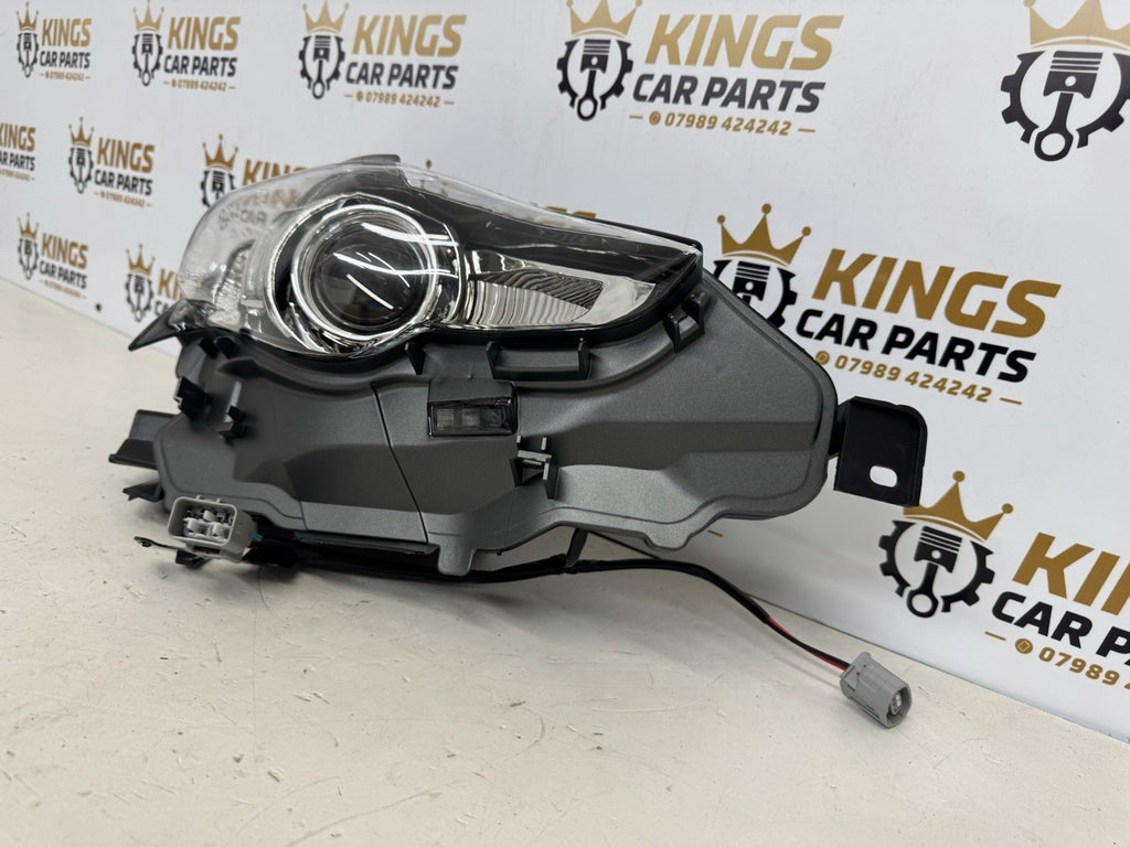 Lexus IS 300h 2013 - 2016 Front Right Xenon Headlight / Driver Side