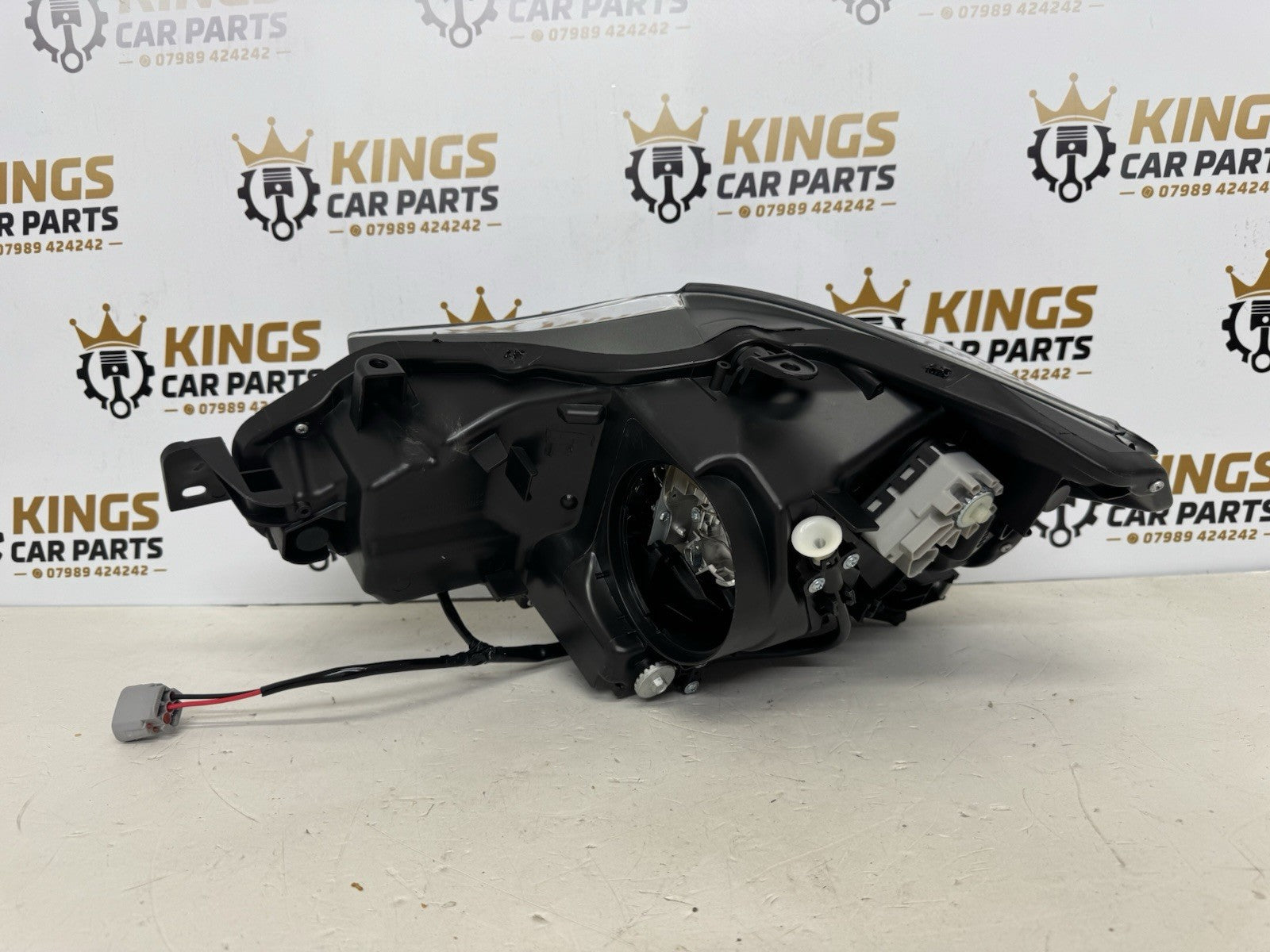 Lexus IS 300h 2013 - 2016 Front Right Xenon Headlight / Driver Side