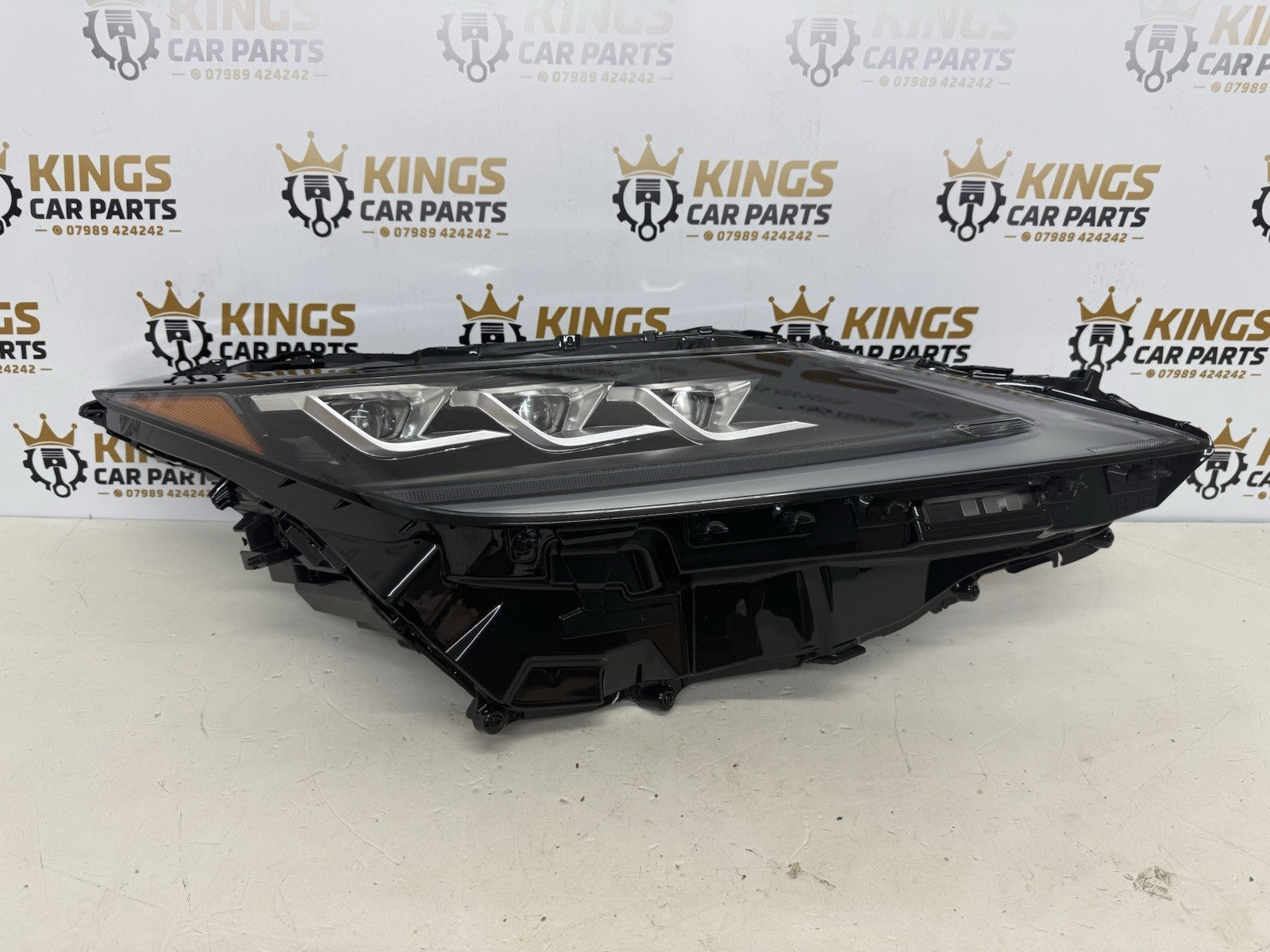 Lexus RX 450H  2020 - 2021 Front Right LED Headlight / 81110-0E580