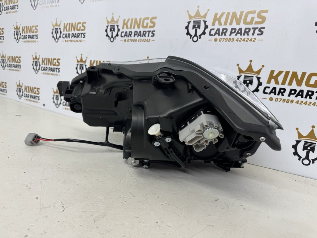 Lexus IS 300h 2013 - 2016 Front Right Xenon Headlight / Driver Side