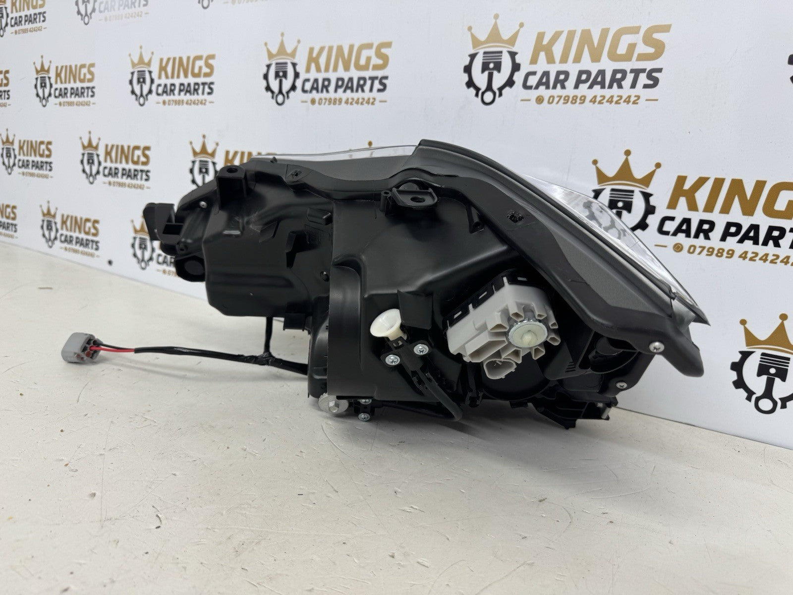 Lexus IS 300h 2013 - 2016 Front Right Xenon Headlight / Driver Side