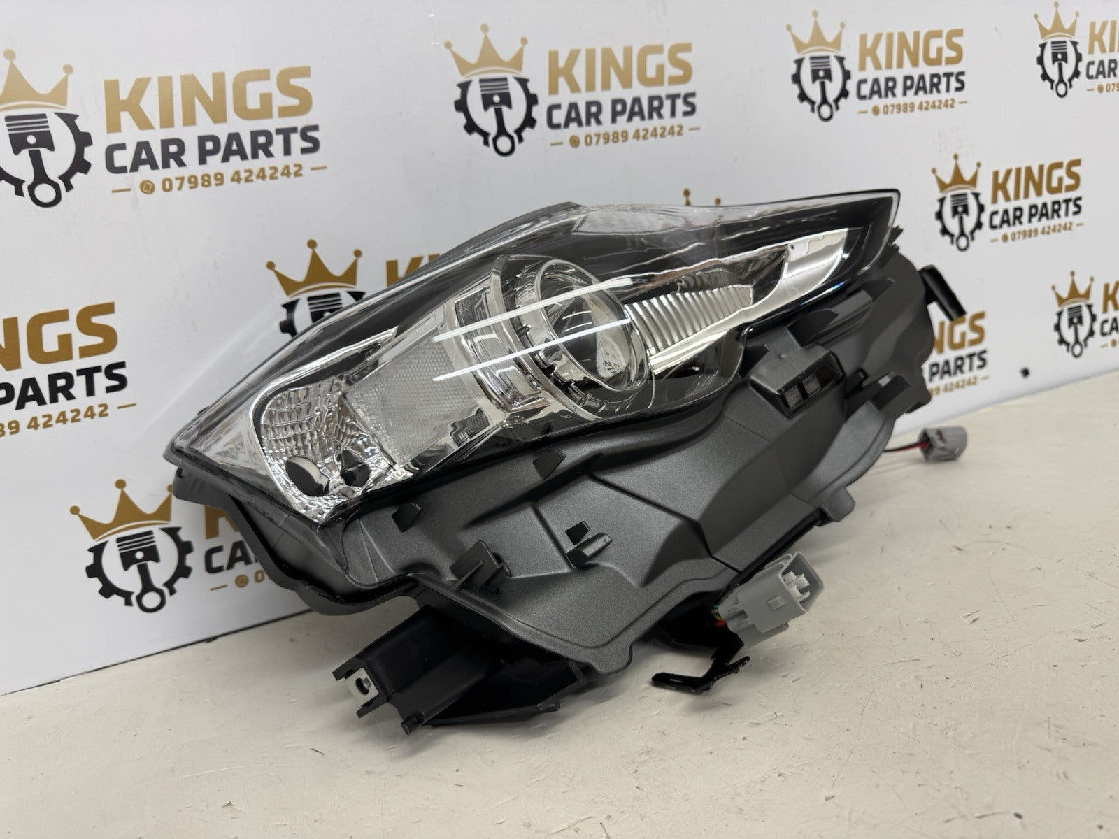 Lexus IS 300h 2013 - 2016 Front Right Xenon Headlight / Driver Side