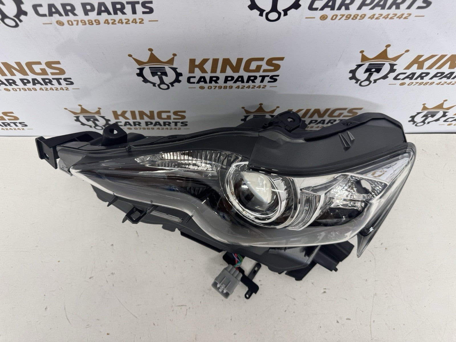 NEW Lexus IS 300h 2013 - 2016 Front Left Xenon Headlight / Passenger Side