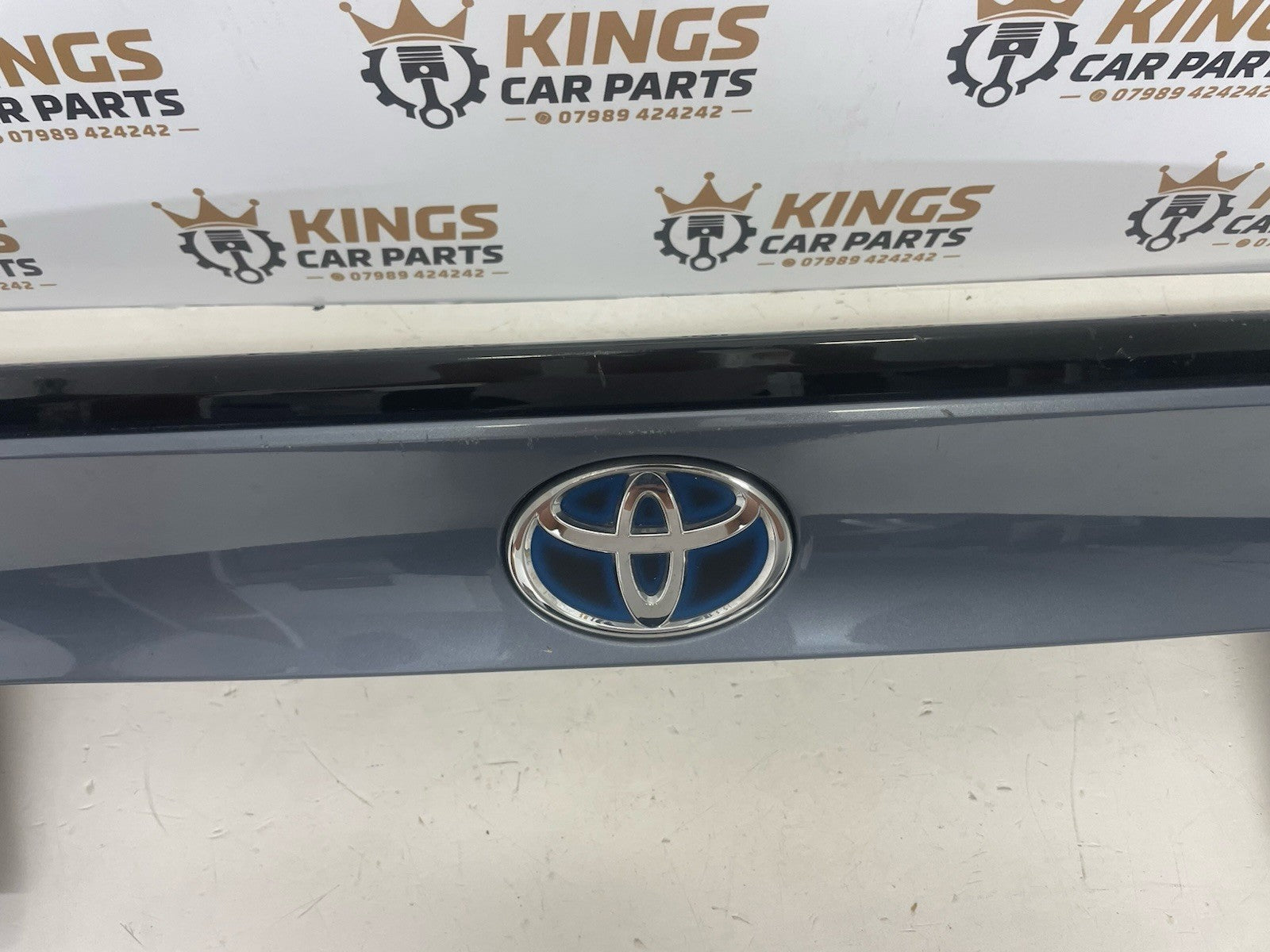 TOYOTA CH-R CHR MK1 2021 TAILGATE TRIM PANEL WITH BADGE IN GREY 1K3. 76811-F4010